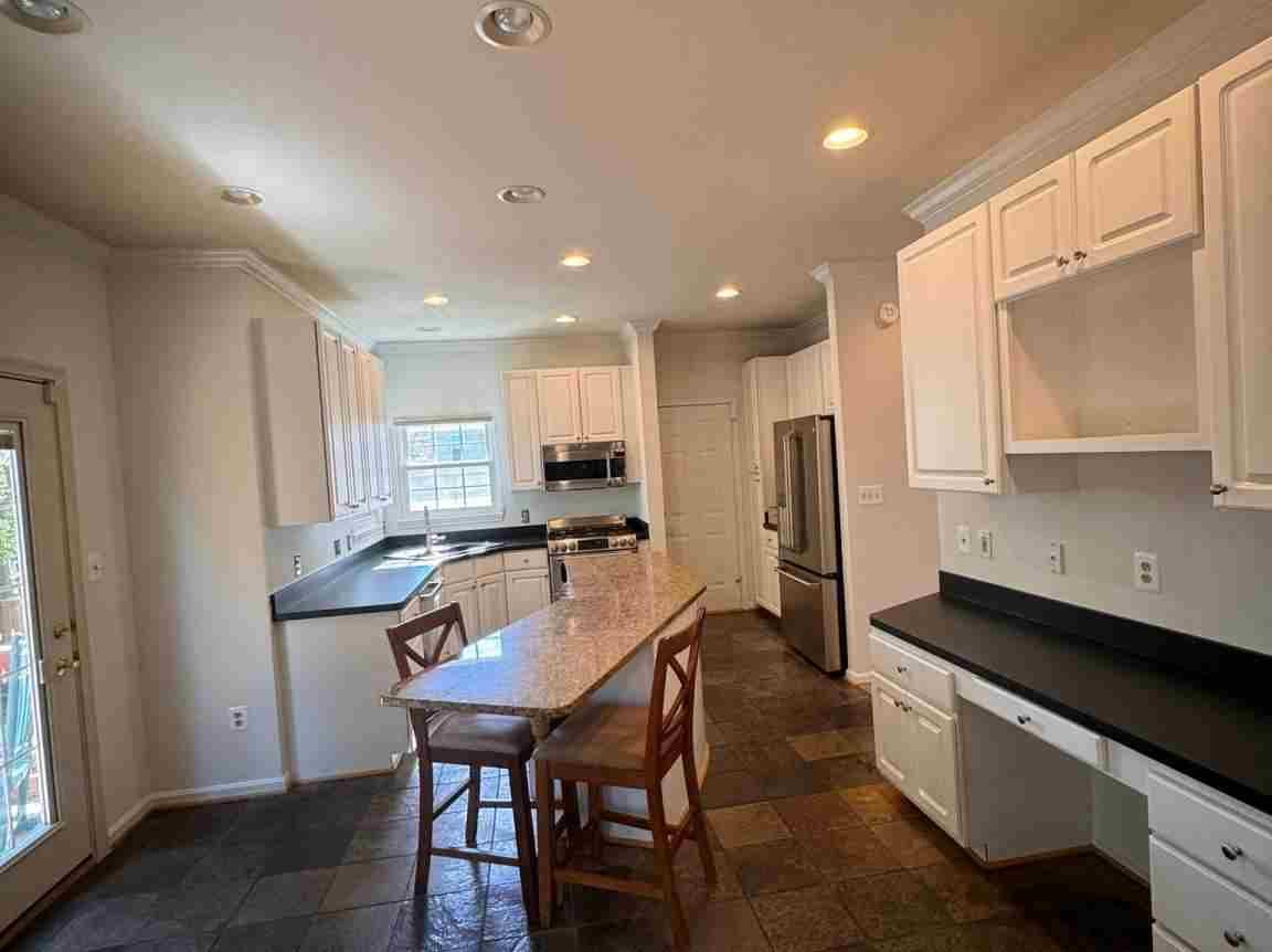 Maid's House Cleaning